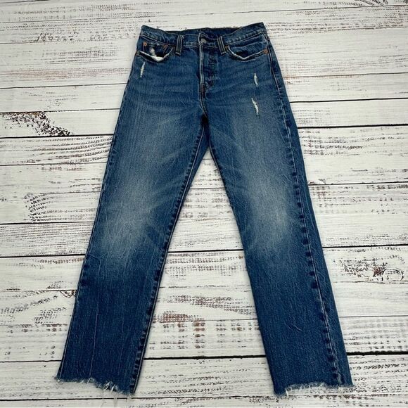 Levi's size 26 Wedgie Straight Distressed Jeans in Lasting Impression Wash - Picture 8 of 13